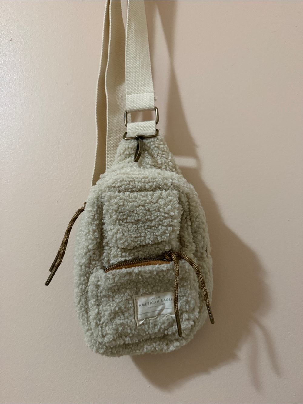 American Eagle Outfitters Cream Sherpa Crossbody Sling - Picture 1 of 1